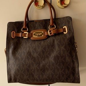 Michael Kors Shoulder Bag!!